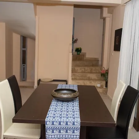 Tajo Athánion